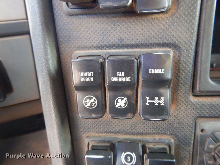 image for item DM5280 2014 Caterpillar CT660  semi truck