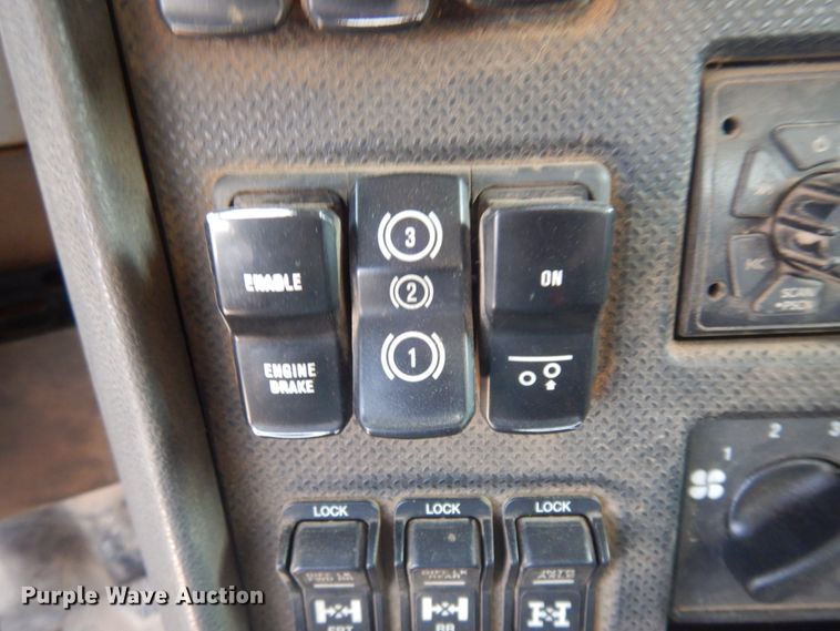 image for item DM5280 2014 Caterpillar CT660  semi truck