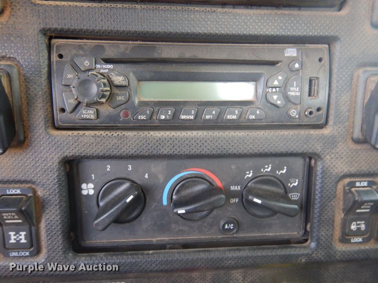 image for item DM5280 2014 Caterpillar CT660  semi truck