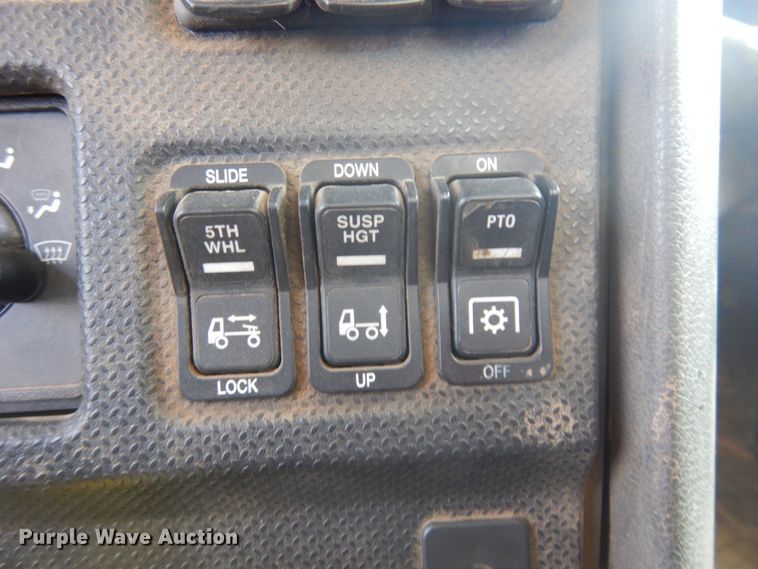 image for item DM5280 2014 Caterpillar CT660  semi truck