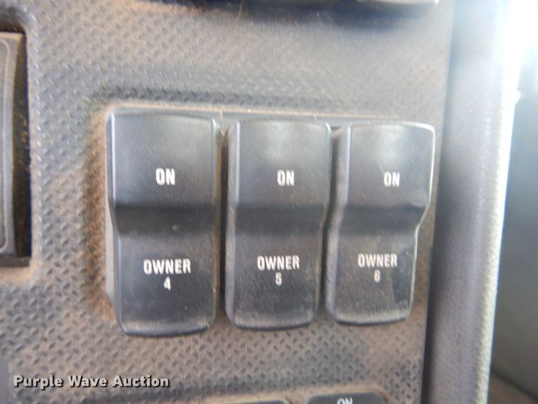 image for item DM5280 2014 Caterpillar CT660  semi truck