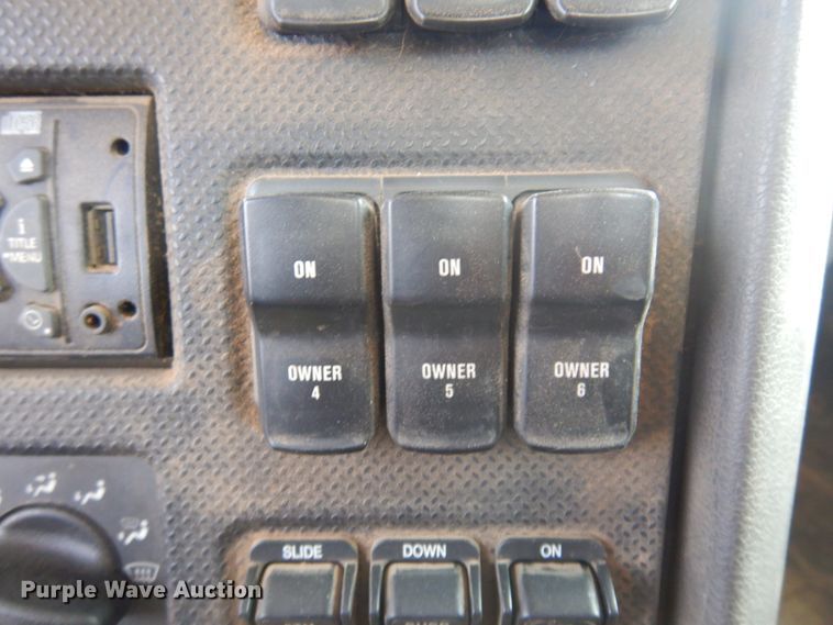 image for item DM5280 2014 Caterpillar CT660  semi truck