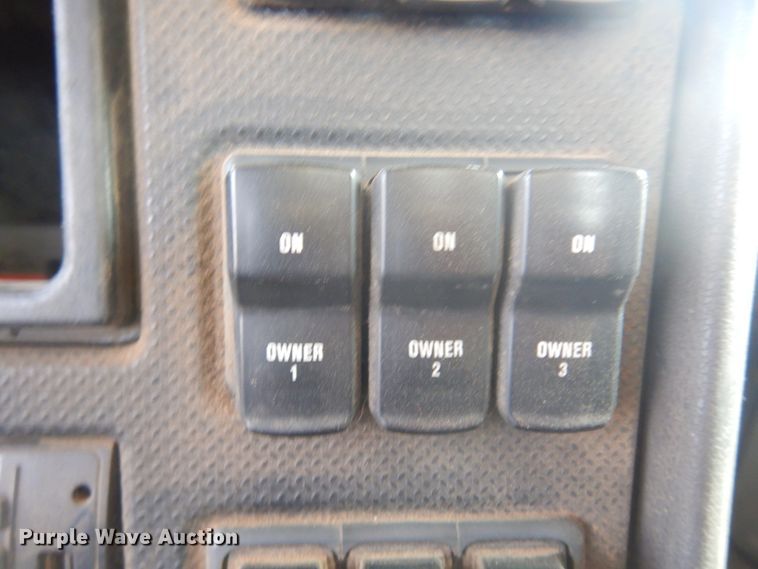 image for item DM5280 2014 Caterpillar CT660  semi truck