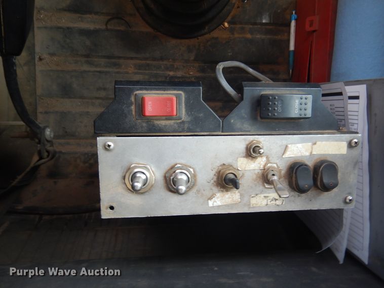 image for item DM5280 2014 Caterpillar CT660  semi truck