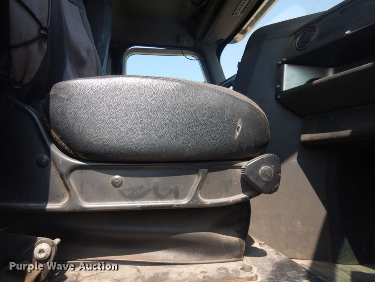 image for item DM5280 2014 Caterpillar CT660  semi truck