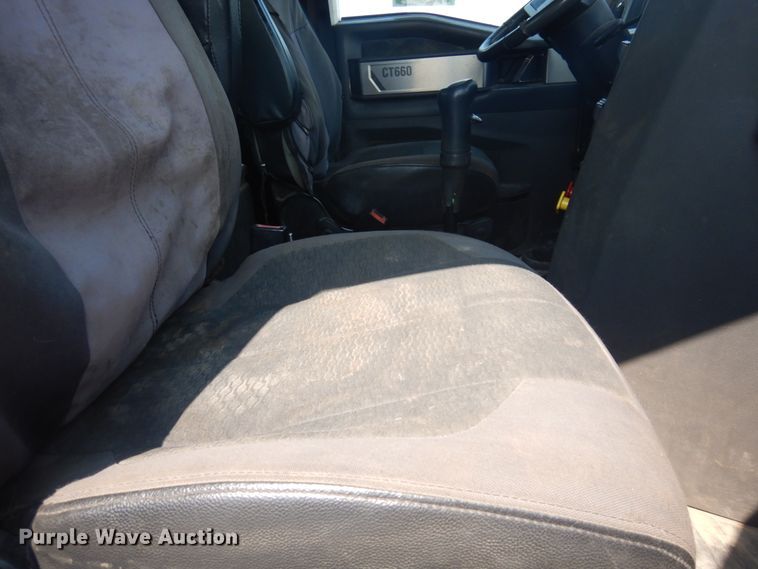 image for item DM5280 2014 Caterpillar CT660  semi truck