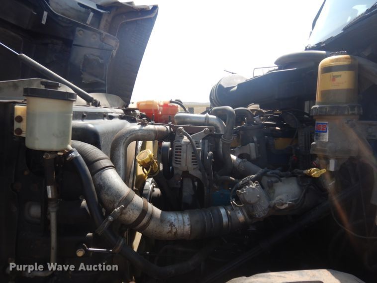 image for item DM5280 2014 Caterpillar CT660  semi truck