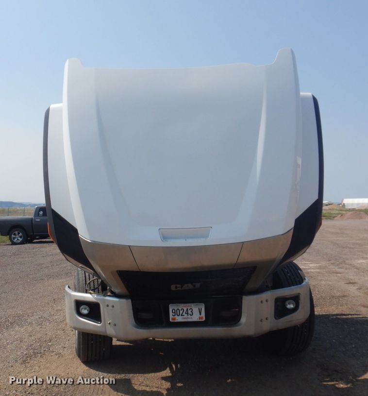 image for item DM5280 2014 Caterpillar CT660  semi truck