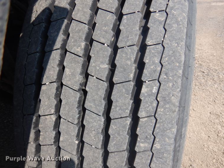 image for item DM5280 2014 Caterpillar CT660  semi truck