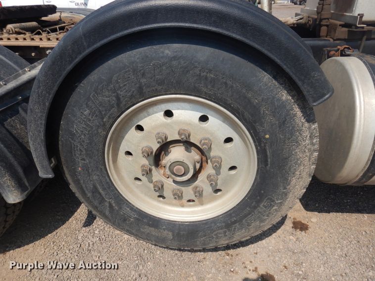 image for item DM5280 2014 Caterpillar CT660  semi truck