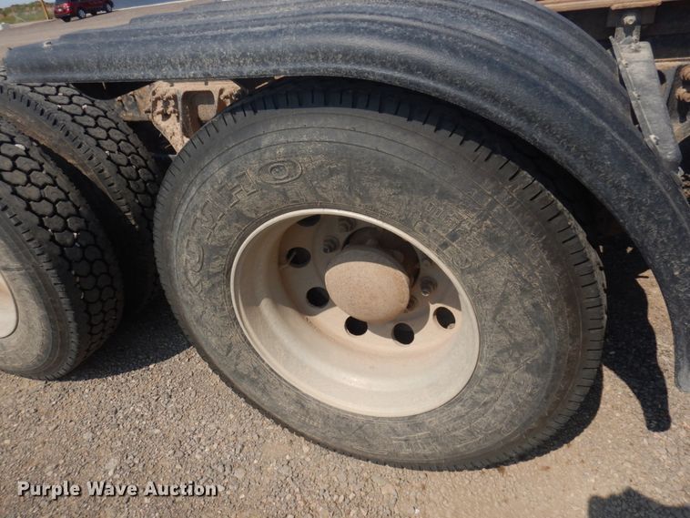 image for item DM5280 2014 Caterpillar CT660  semi truck