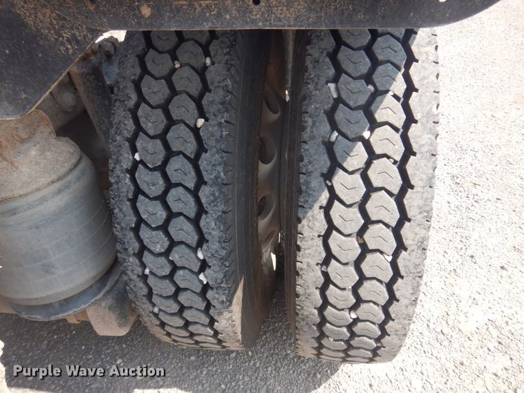 image for item DM5280 2014 Caterpillar CT660  semi truck