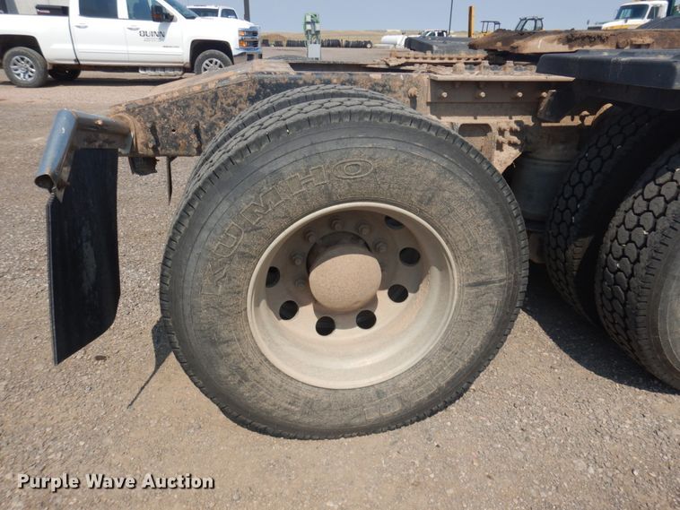 image for item DM5280 2014 Caterpillar CT660  semi truck