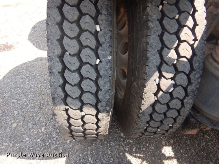 image for item DM5280 2014 Caterpillar CT660  semi truck