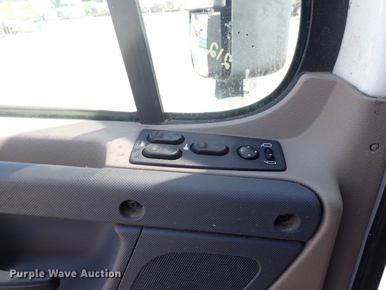 image for item DN1948 2014 Freightliner Cascadia 125  semi truck