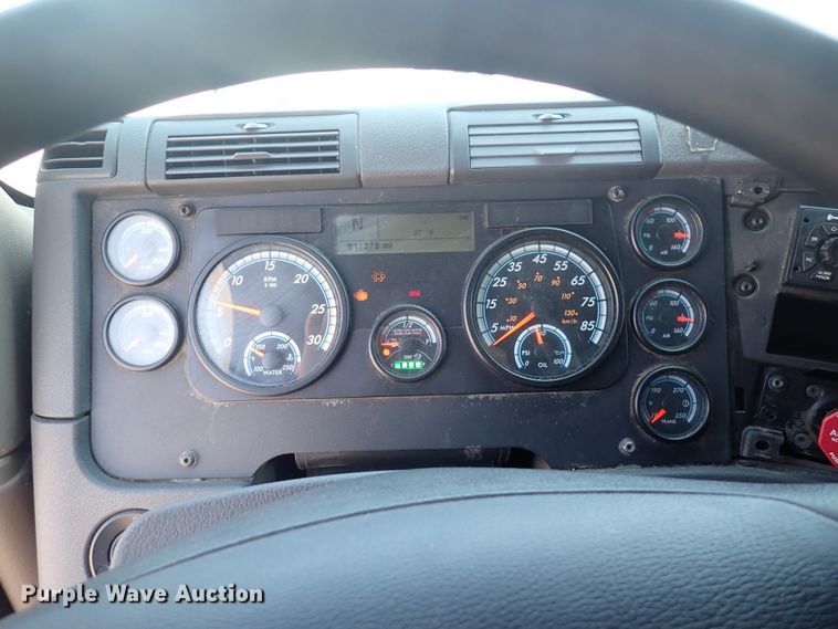 image for item DN1948 2014 Freightliner Cascadia 125  semi truck