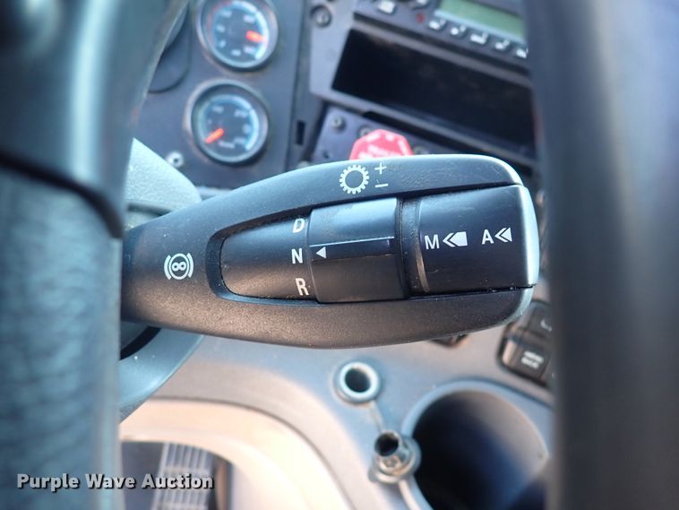 image for item DN1948 2014 Freightliner Cascadia 125  semi truck