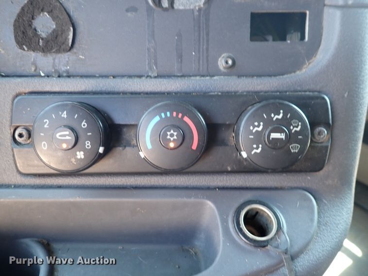 image for item DN1948 2014 Freightliner Cascadia 125  semi truck