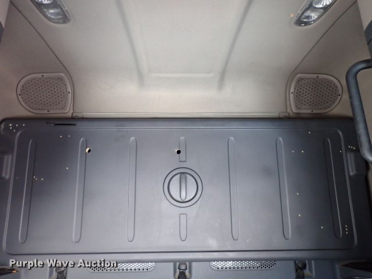 image for item DN1948 2014 Freightliner Cascadia 125  semi truck