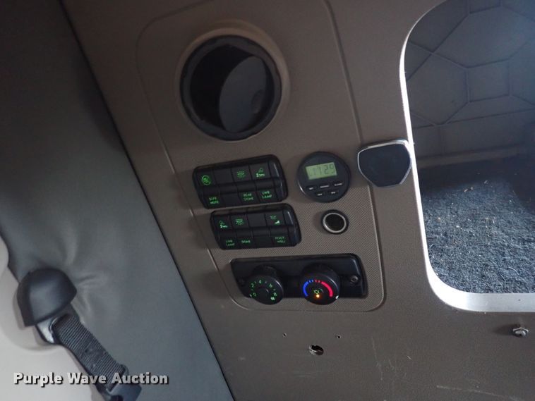 image for item DN1948 2014 Freightliner Cascadia 125  semi truck