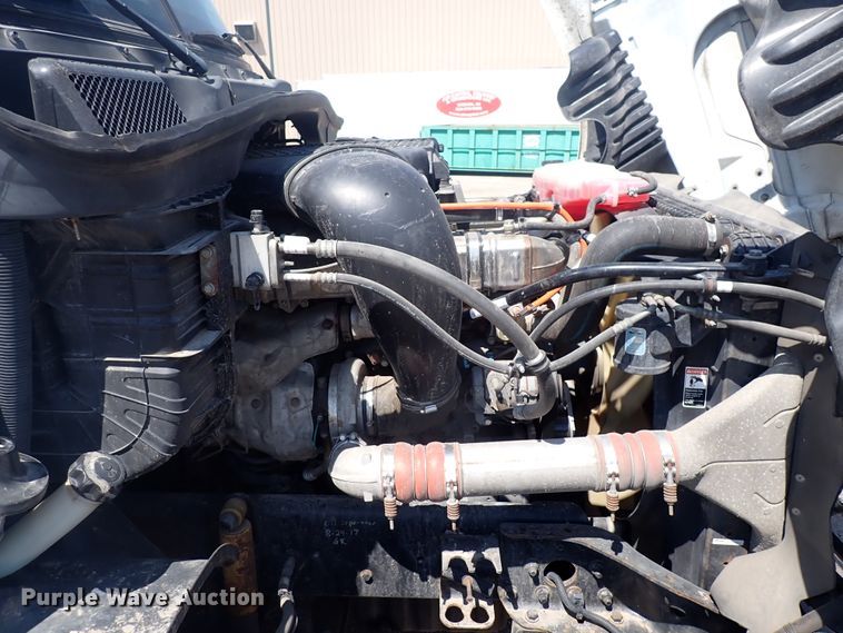 image for item DN1948 2014 Freightliner Cascadia 125  semi truck