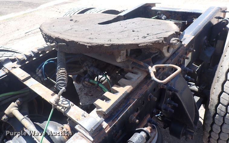 image for item DN1948 2014 Freightliner Cascadia 125  semi truck