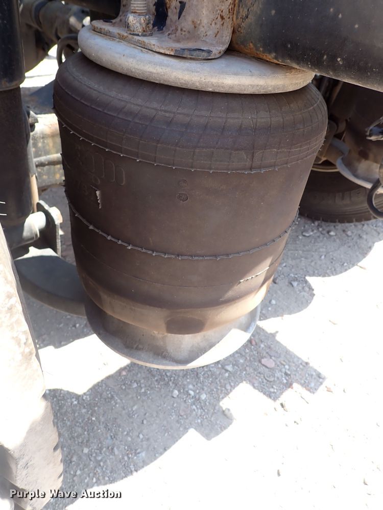 image for item DN1948 2014 Freightliner Cascadia 125  semi truck