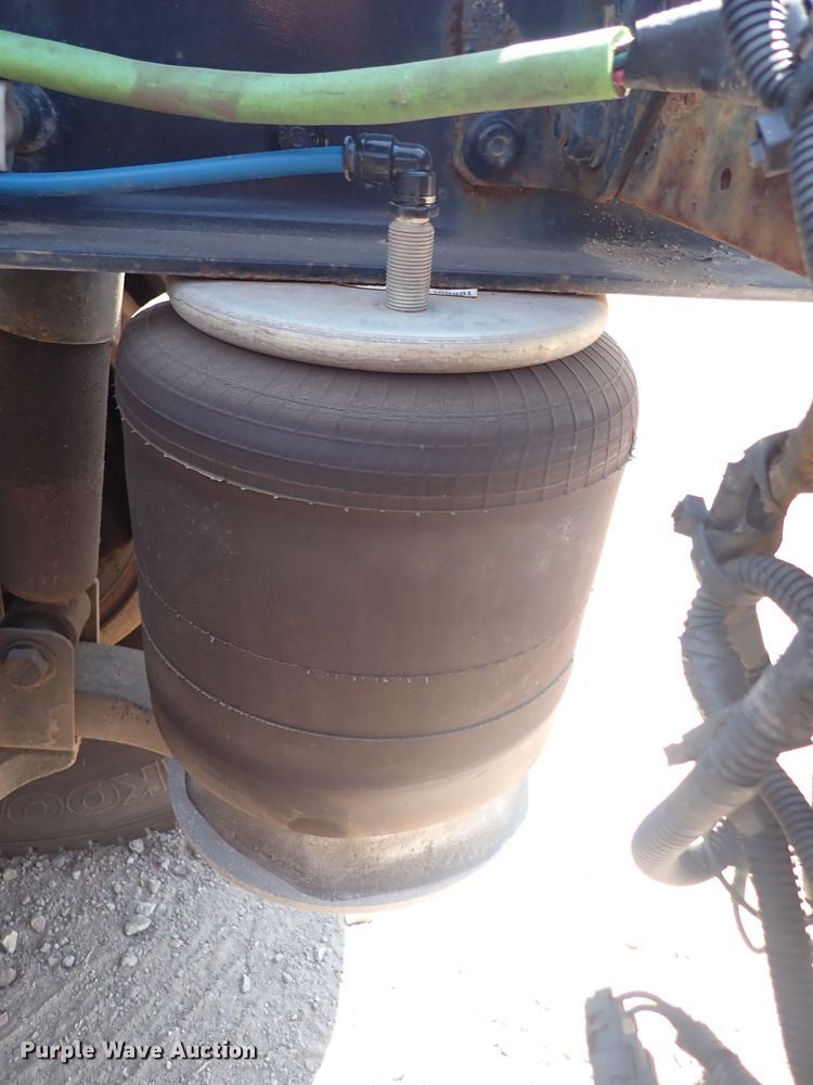 image for item DN1948 2014 Freightliner Cascadia 125  semi truck