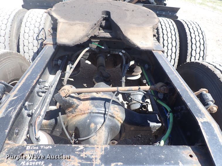 image for item DN1948 2014 Freightliner Cascadia 125  semi truck