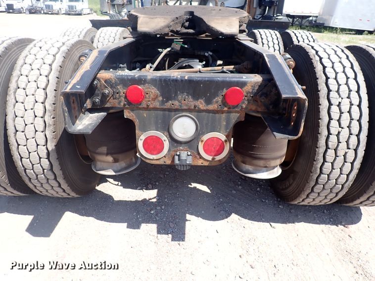 image for item DN1948 2014 Freightliner Cascadia 125  semi truck