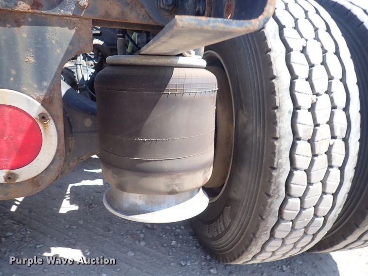 image for item DN1948 2014 Freightliner Cascadia 125  semi truck