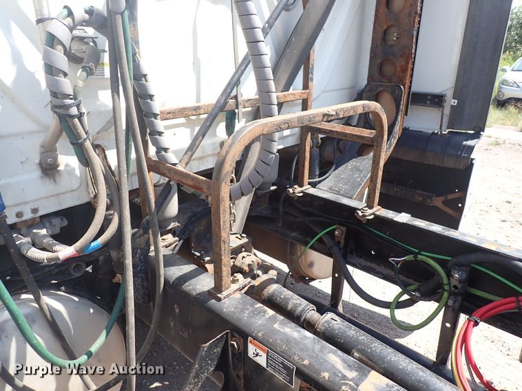 image for item DN1948 2014 Freightliner Cascadia 125  semi truck