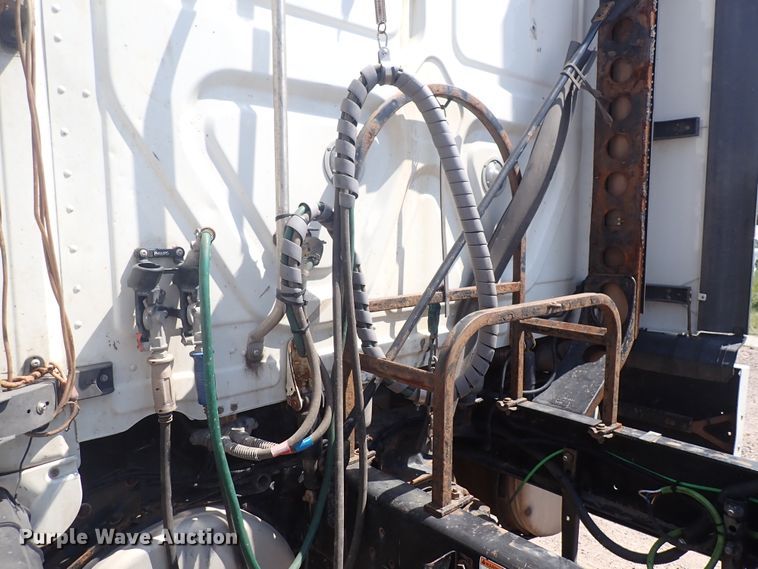 image for item DN1948 2014 Freightliner Cascadia 125  semi truck