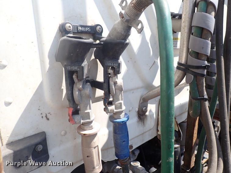 image for item DN1948 2014 Freightliner Cascadia 125  semi truck