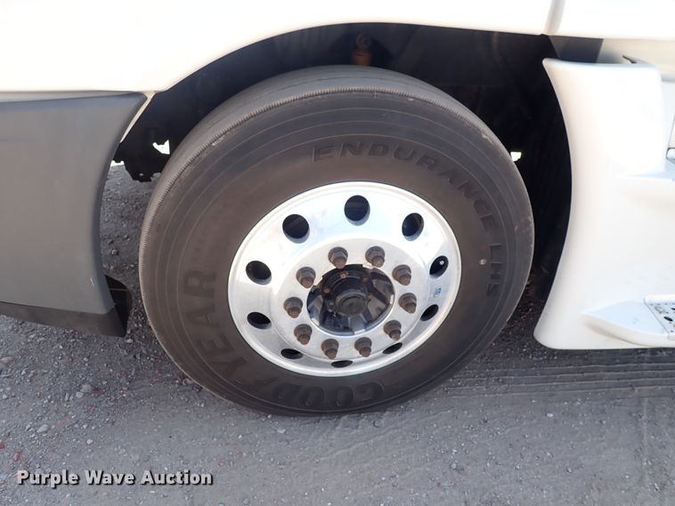 image for item DN1948 2014 Freightliner Cascadia 125  semi truck