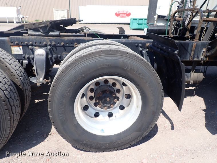 image for item DN1948 2014 Freightliner Cascadia 125  semi truck