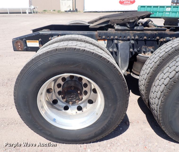 image for item DN1948 2014 Freightliner Cascadia 125  semi truck