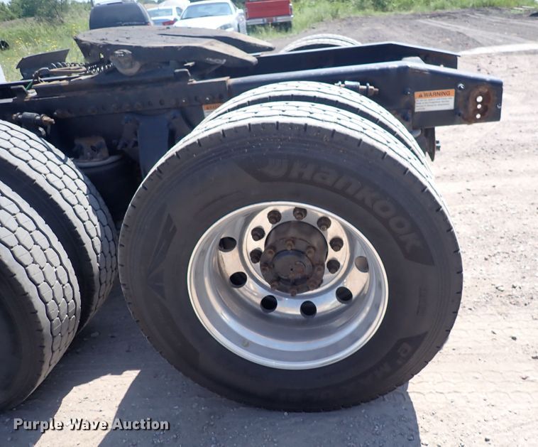 image for item DN1948 2014 Freightliner Cascadia 125  semi truck