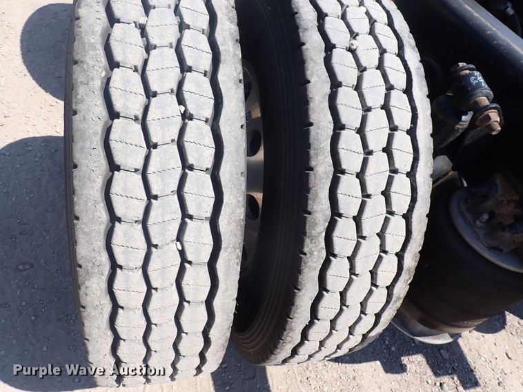 image for item DN1948 2014 Freightliner Cascadia 125  semi truck