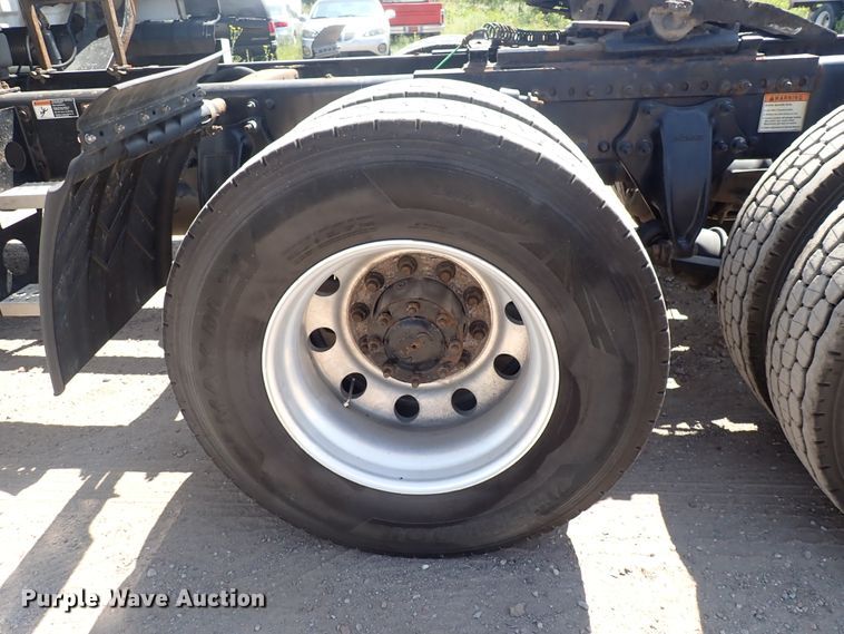 image for item DN1948 2014 Freightliner Cascadia 125  semi truck