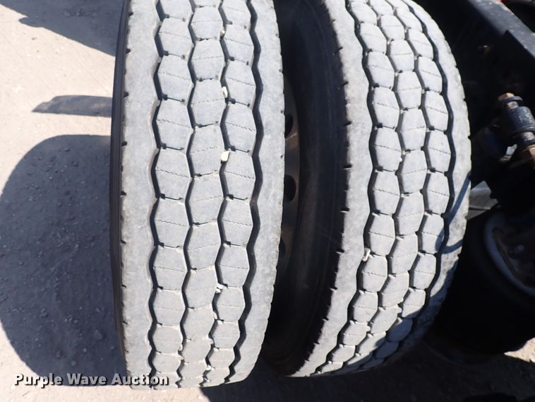 image for item DN1948 2014 Freightliner Cascadia 125  semi truck