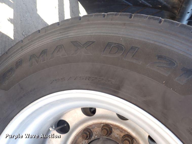 image for item DN1948 2014 Freightliner Cascadia 125  semi truck