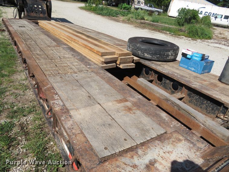 image for item FP9388 2005 Fontaine TH55-4  low boy equipment trailer