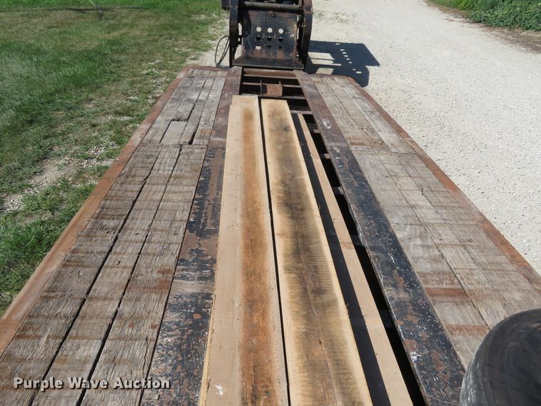 image for item FP9388 2005 Fontaine TH55-4  low boy equipment trailer