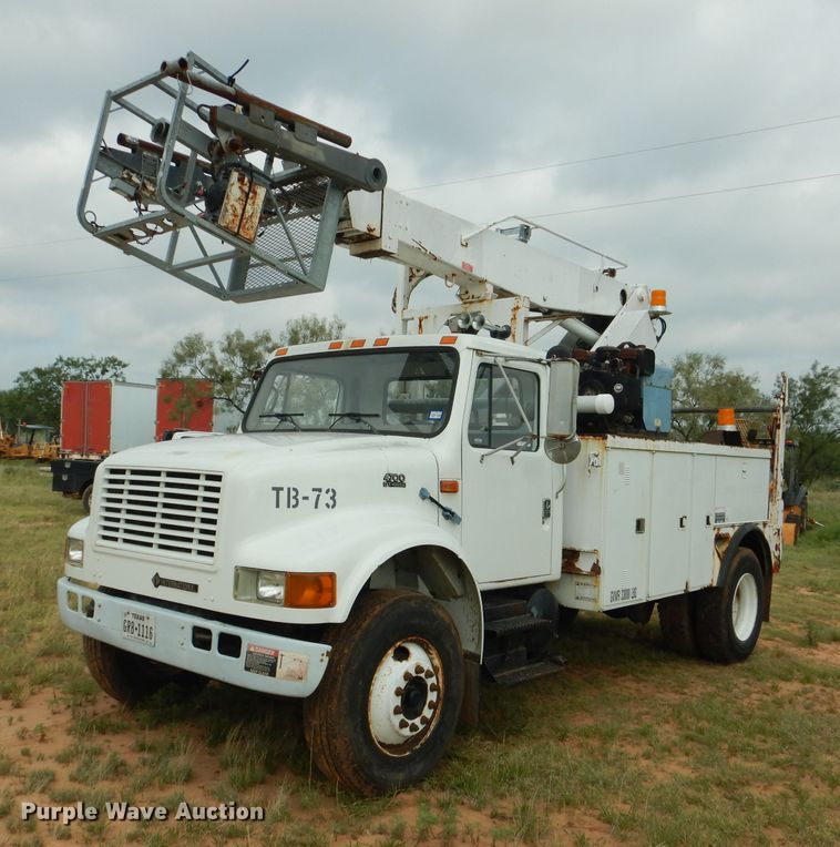 image for item HC9182 2000 International 4700  bucket truck