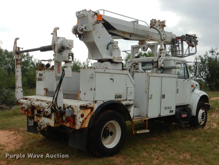 image for item HC9182 2000 International 4700  bucket truck