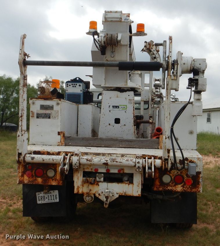 image for item HC9182 2000 International 4700  bucket truck