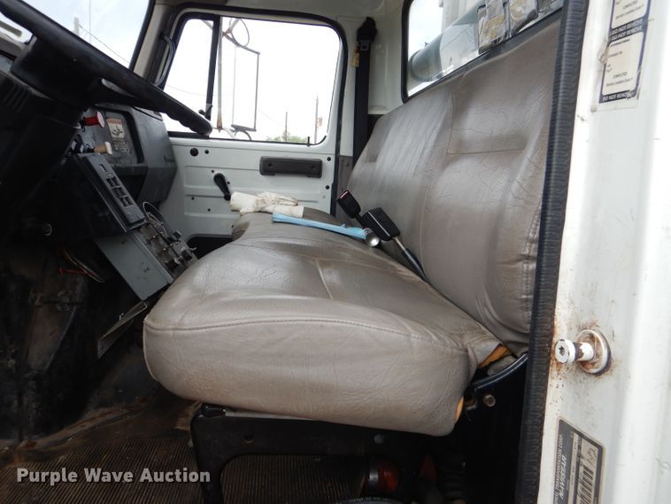 image for item HC9182 2000 International 4700  bucket truck