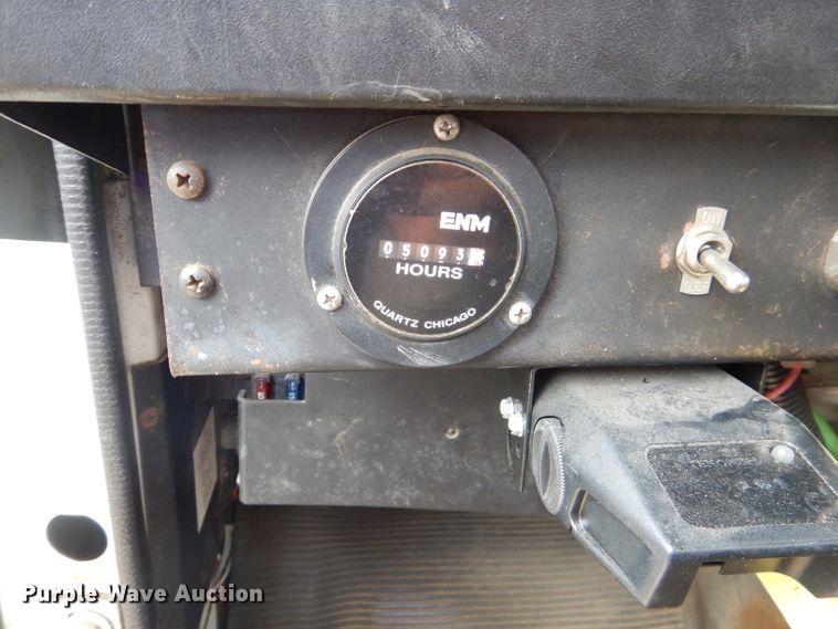 image for item HC9182 2000 International 4700  bucket truck