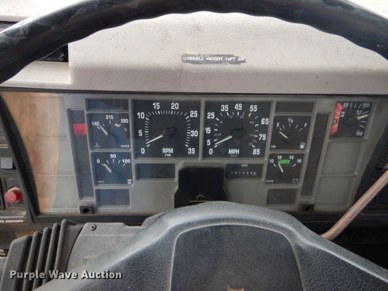 image for item HC9182 2000 International 4700  bucket truck